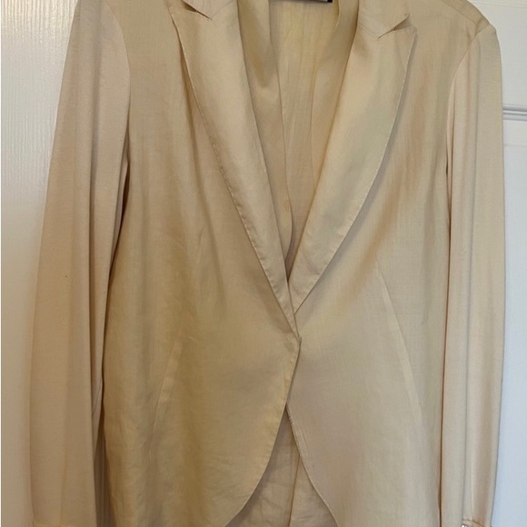 Beautiful blazer! - Picture 10 of 11